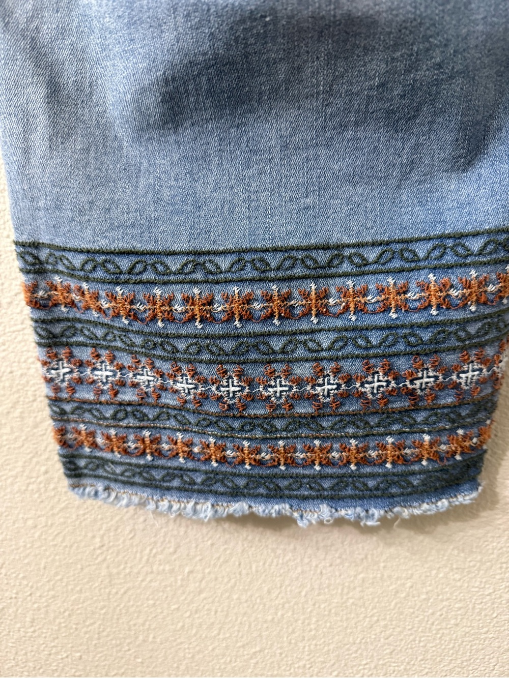 Flamingals Cropped Embroidered Jeans | XL (12/14)| Raw Hem Boho Denim - Picture 4 of 8